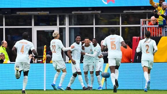 Ibrahima Konaté et Kylian Mbappé lors d'un entraînement avec l'équipe de France