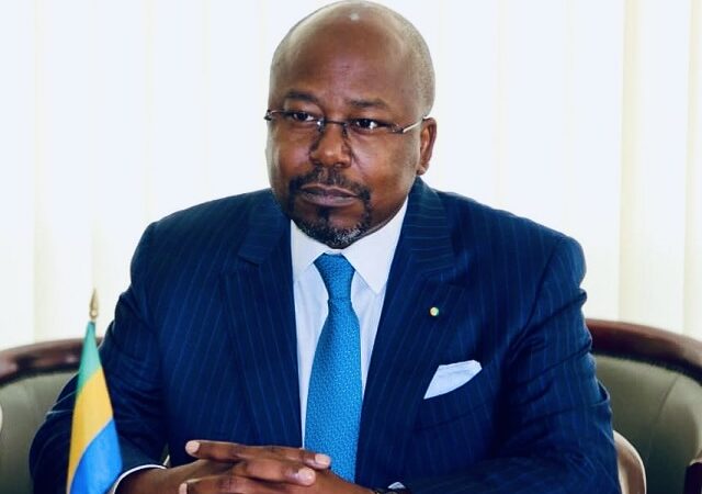Gabon : la défense d&rsquo;Alain Claude Bilie By Nze conteste sa détention prolongée