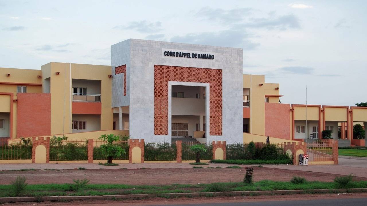 Procès à Bamako : six proches de Bah N&rsquo;Daw face aux accusations de complot