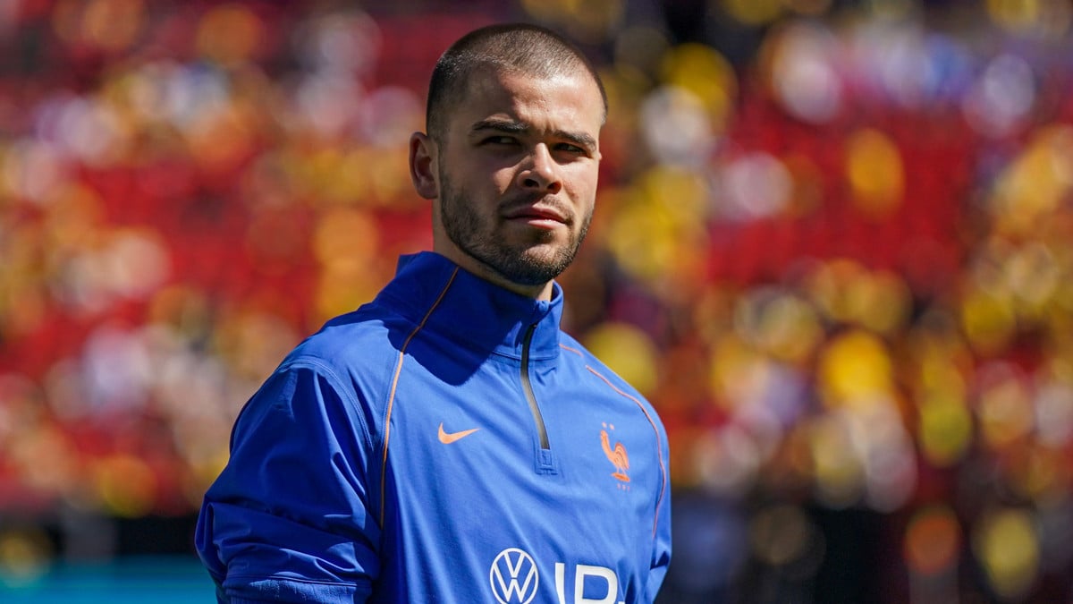 L&rsquo;avenir de Lucas Chevalier au PSG : un carrefour décisif pour le jeune gardien