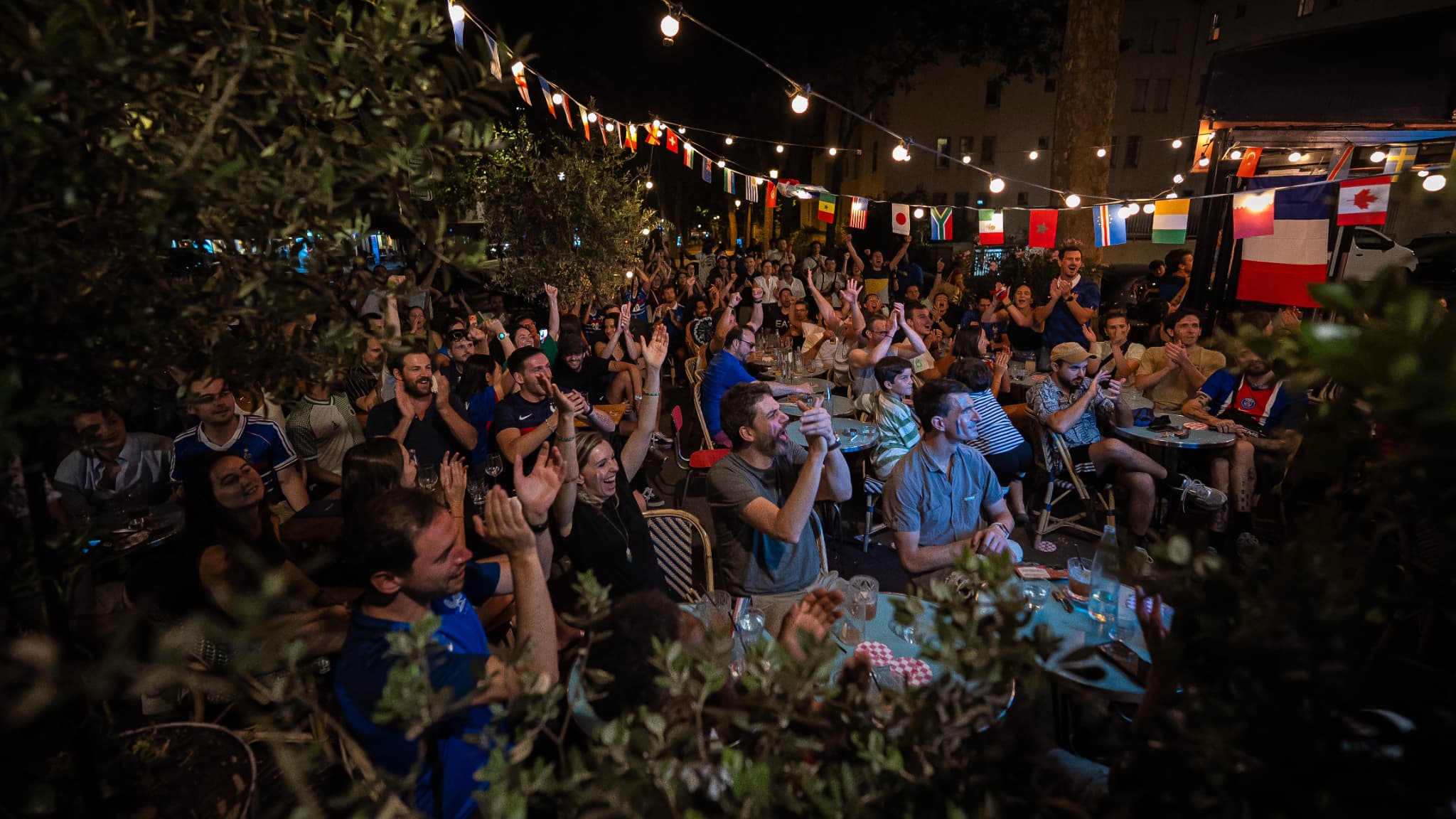 Nuit de célébration à Paris après France-Maroc : un bilan serein malgré quelques incidents