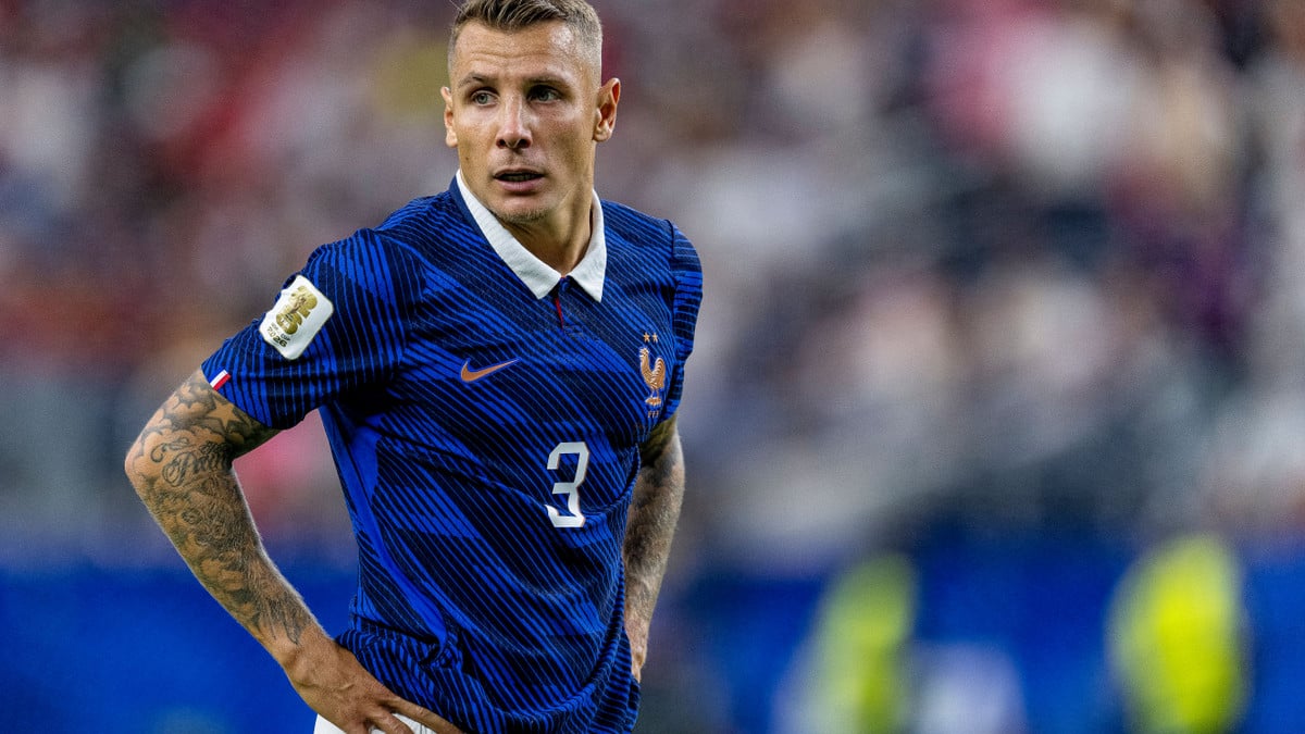 Lucas Digne prend déjà un coup de pression sur son transfert au PSG : «S’il fait ça, il n’a pas fini de cirer le banc»