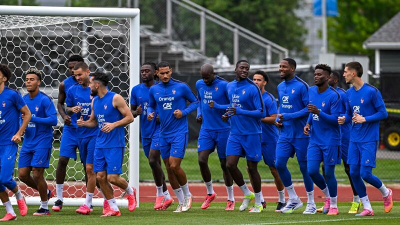 Lucas Digne au PSG : un retour inattendu confirmé par le vestiaire des Bleus