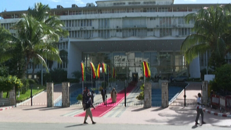 Sénégal : la révision constitutionnelle enflamme le débat politique