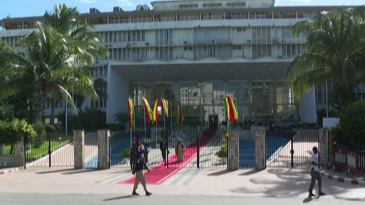 Sénégal : la révision constitutionnelle enflamme le débat politique