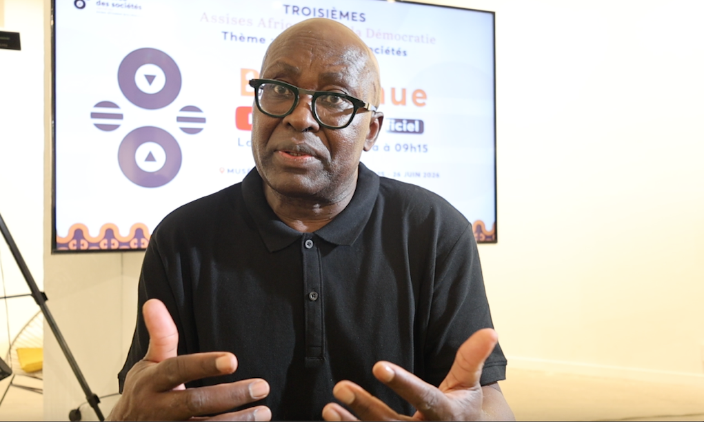 Mbembe analyse la démocratie africaine : une réalité jamais concrétisée