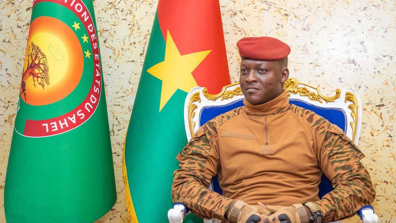 Ibrahim Traoré et la milice numérique au Burkina Faso : menaces sur les journalistes