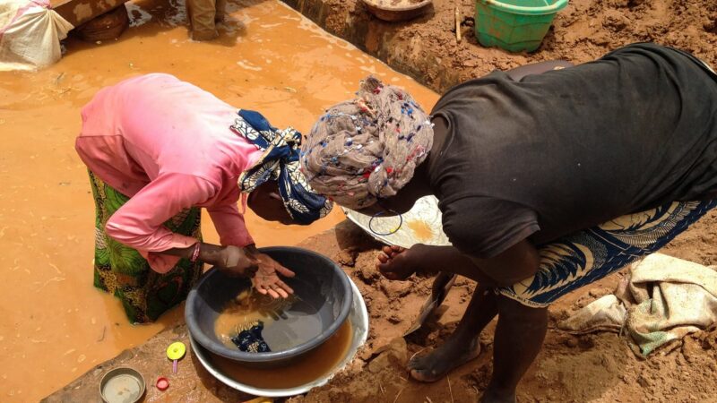 Cameroun : l&rsquo;or illégal, un trésor qui échappe à la nation