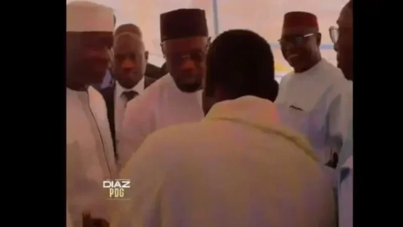 Ousmane Sonko rend hommage à Ouakam après la disparition du Jaraaf Papa Youssou Ndoye