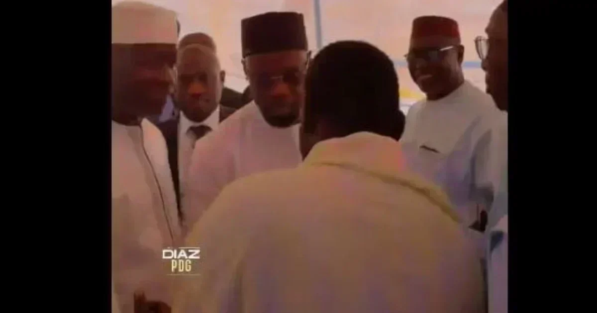 Ousmane Sonko rend hommage à Ouakam après la disparition du Jaraaf Papa Youssou Ndoye
