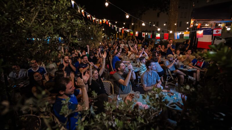 Nuit des supporters à Paris : ambiance festive et peu d’incidents après le match France-Maroc