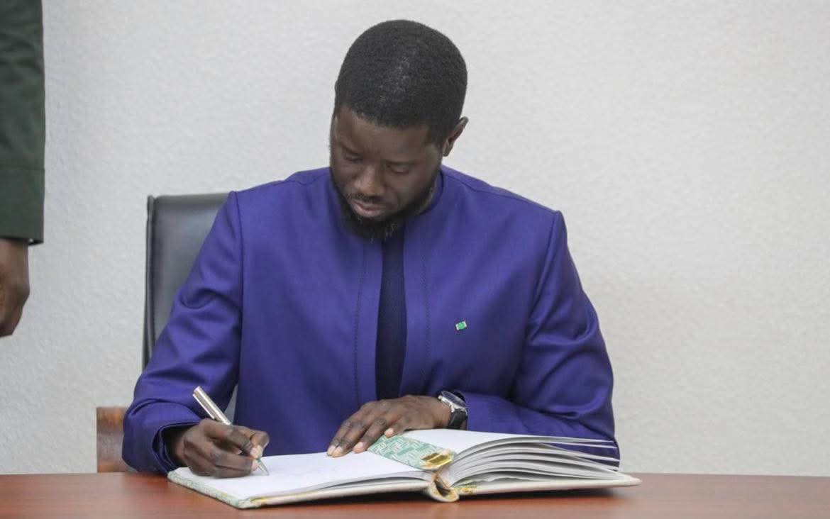 Nouvelle vague de limogeages au Sénégal : diomaye faye remplace les dg proches de sonko
