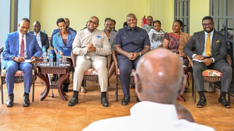 Tshisekedi Dépêche son Envoyé Spécial auprès de Museveni : Quelles sont les Priorités de Kinshasa et Kampala?