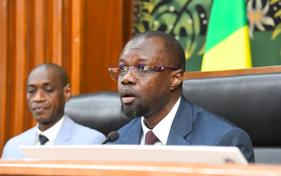 Sonko brandit la censure contre le gouvernement sénégalais