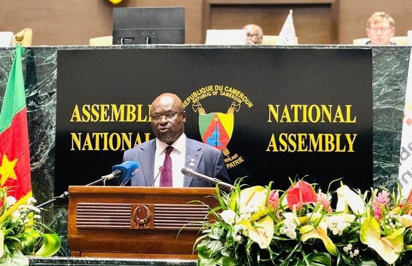 Photo officielle de Michel Régis Onanga M. Ndiaye lors d’une réunion internationale