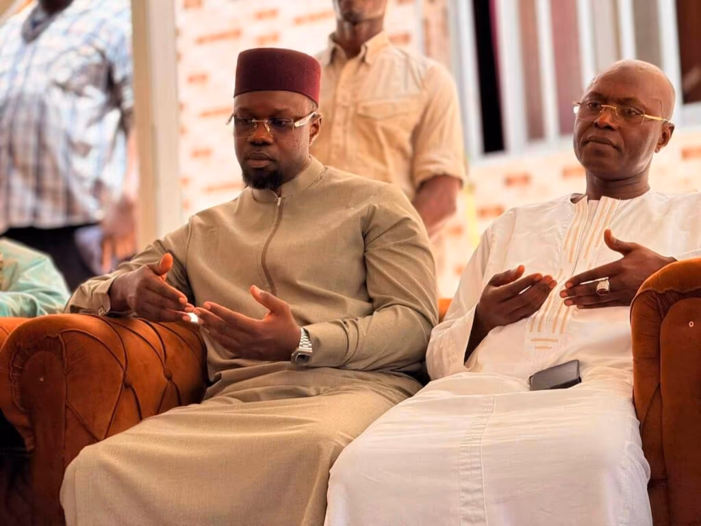 Ousmane Sonko en discussion avec la famille de Diamil Sané