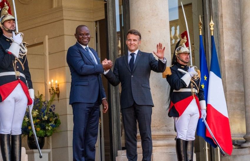 Les présidents Macron et Oligui Nguema à l'Élysée