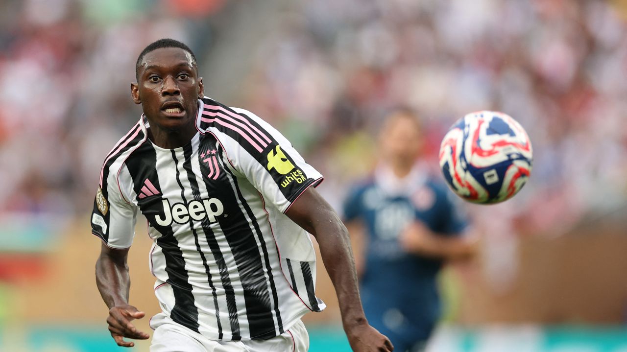 Mercato estival : les clubs de Ligue 1 s&rsquo;agitent avec des transferts majeurs