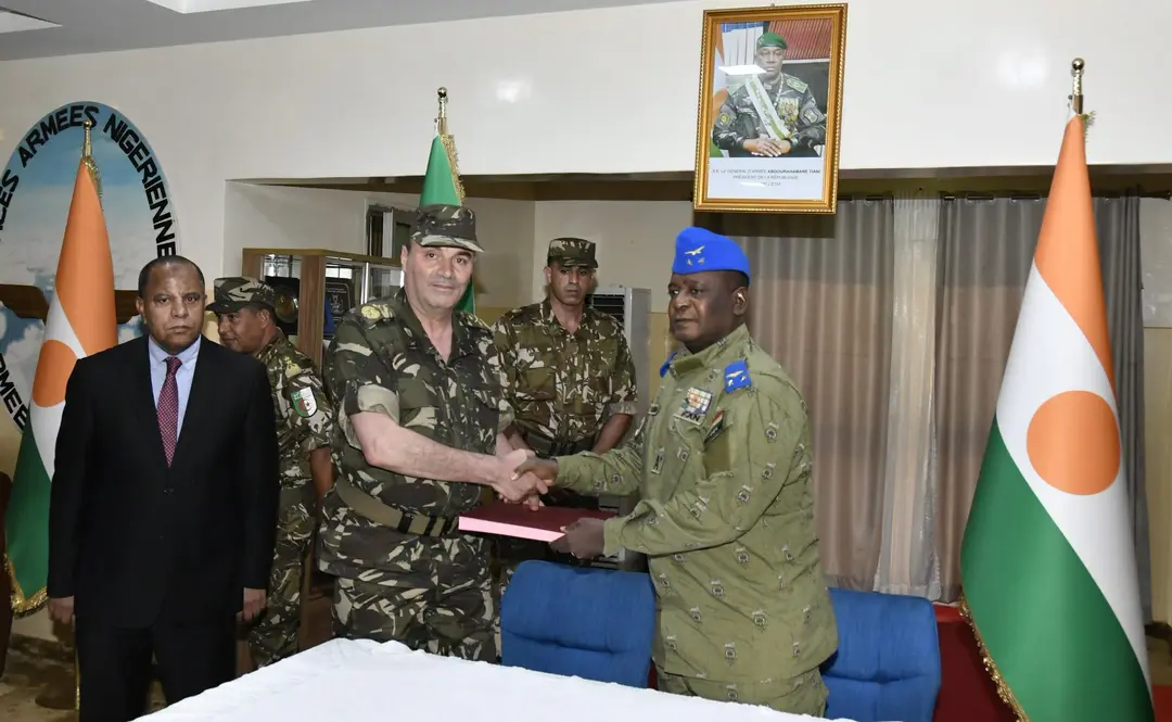 Quatre hélicoptères militaires livrés à Niamey par l&rsquo;Algérie