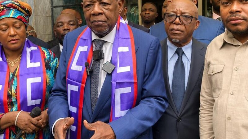 La position ferme de Lambert Mende : Félix Tshisekedi doit rester au pouvoir face à l&rsquo;agression rwandaise