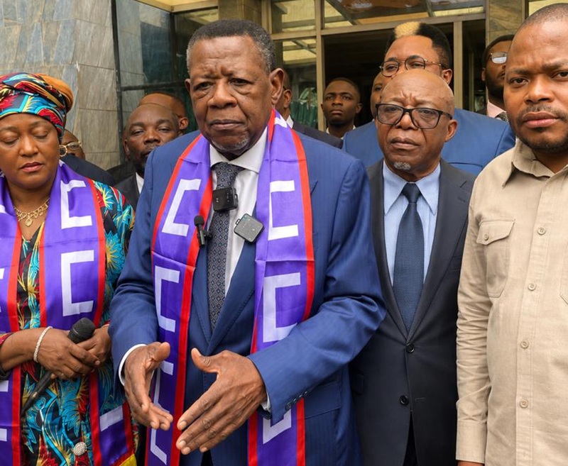 La position ferme de Lambert Mende : Félix Tshisekedi doit rester au pouvoir face à l&rsquo;agression rwandaise