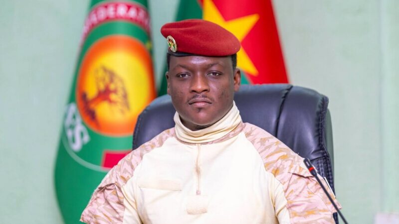 Burkina Faso : des journalistes formés au patriotisme militaire, une initiative controversée