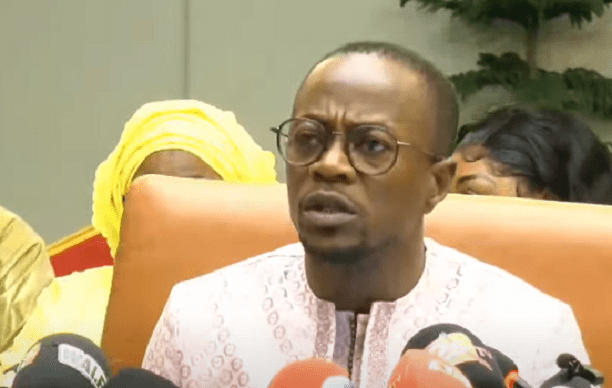Vives tensions à l&rsquo;Assemblée nationale : Abdou Mbow dénonce un pays « en danger » face à Ousmane Sonko