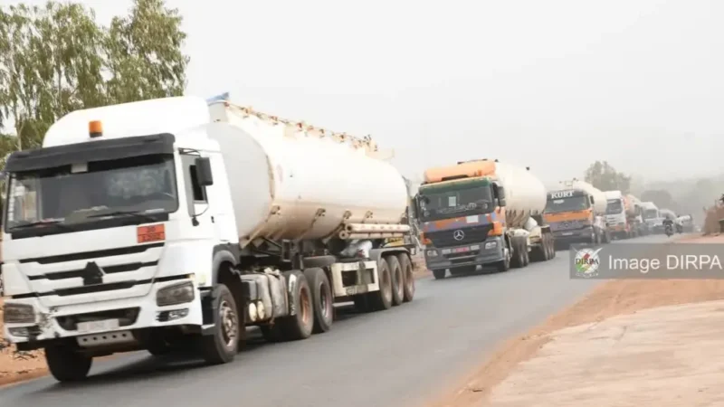 840 camions-citernes de carburant arrivent à Bamako sous haute sécurité