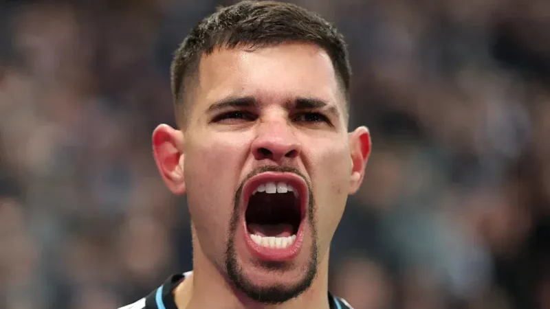Bruno Guimarães : le milieu brésilien s&rsquo;engage officiellement avec Arsenal