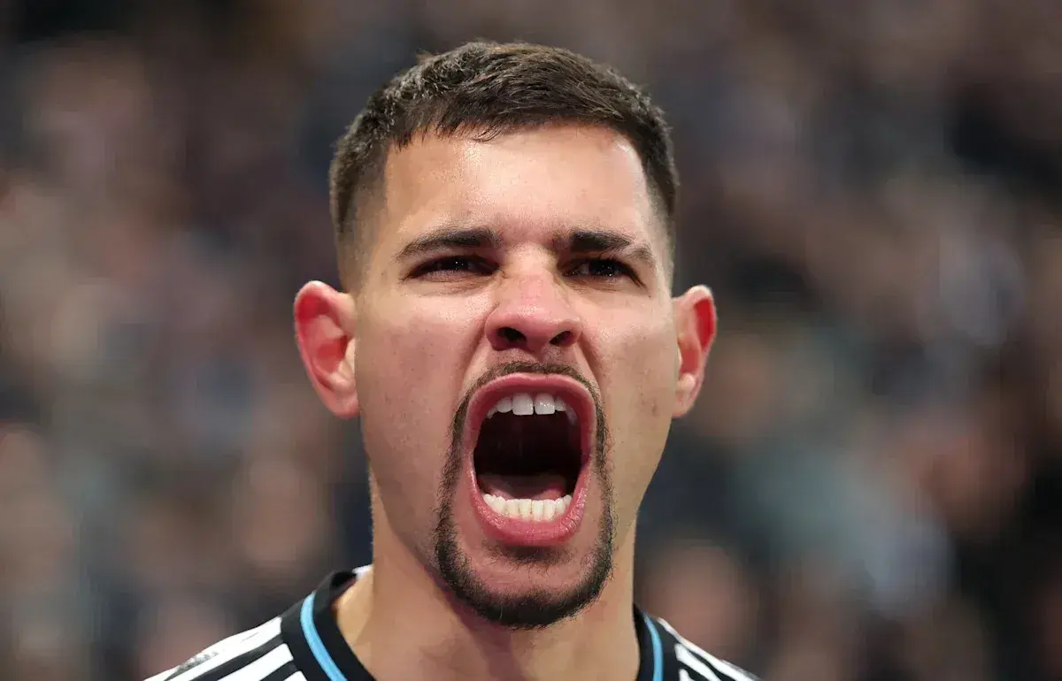 Bruno Guimarães : le milieu brésilien s&rsquo;engage officiellement avec Arsenal
