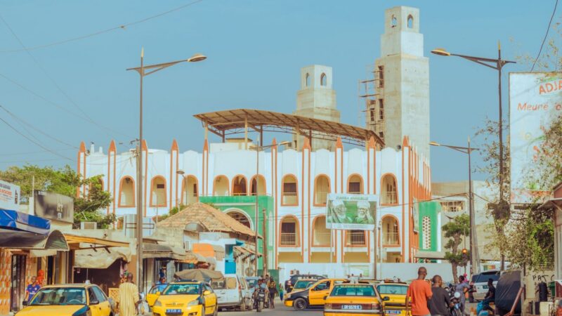 Le Sénégal s&rsquo;engage dans la refonte constitutionnelle : dialogue essentiel entre société civile et opposition