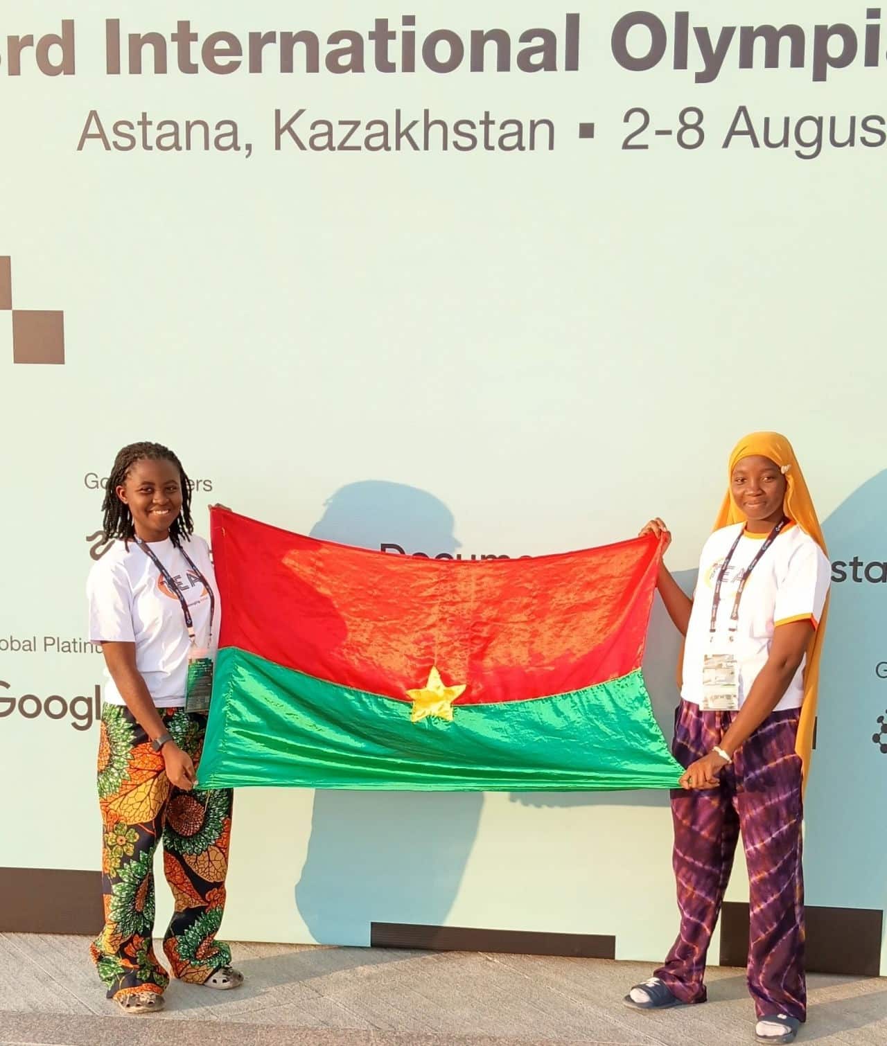 Pascaline Lompo et Madina Toé en préparation pour l'olympiade d'IA