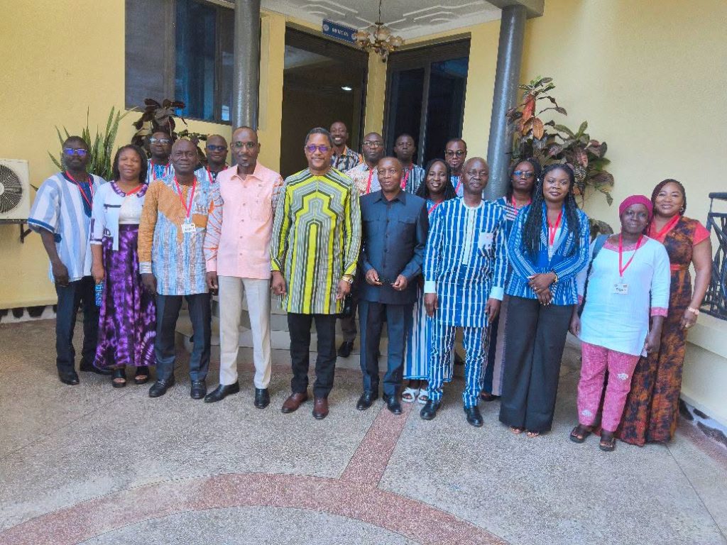Délégations burkinabè et burundaise lors de la commission mixte