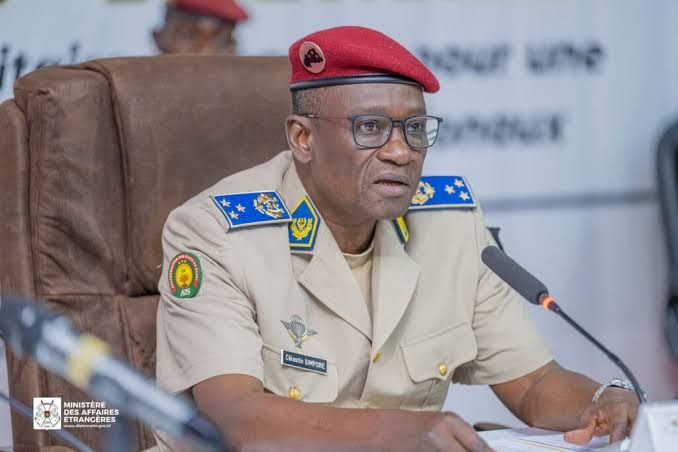 Crise sécuritaire au Burkina : Simporé reconnaît l&rsquo;échec de la formation militaire actuelle