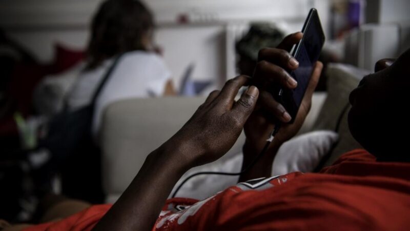 Douane camerounaise : 1,8 milliard FCFA collectés sur les téléphones importés en cinq mois