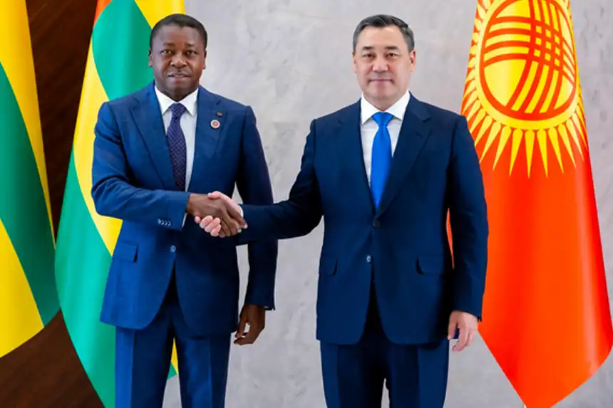 Le Togo tisse de nouveaux liens diplomatiques en Eurasie lors du sommet de l&rsquo;OCS à Bichkek