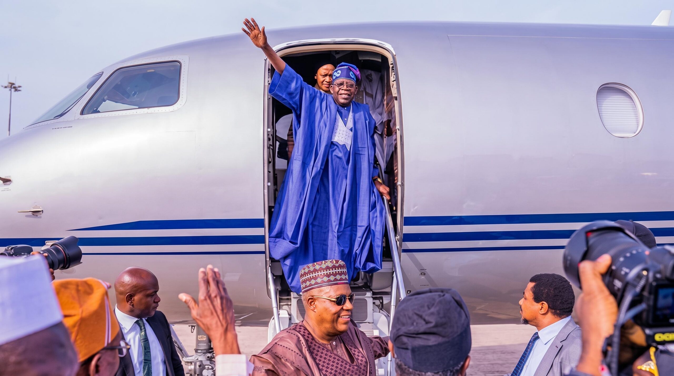 Retour de tinubu à Lagos : un départ symbolique avant le 66e anniversaire du Nigeria
