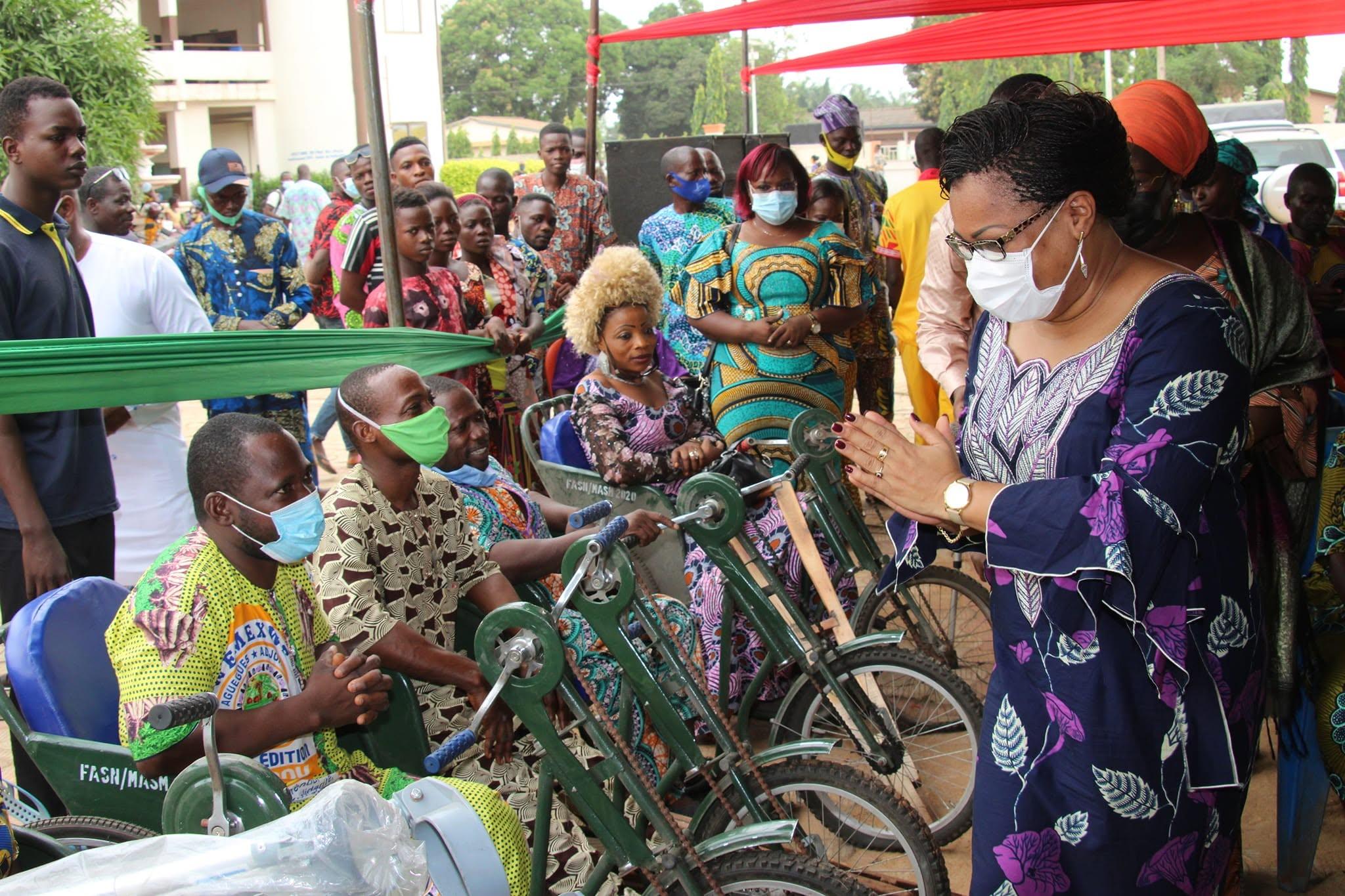 Bénin : la carte d&rsquo;égalité des chances pour les personnes handicapées change concrètement la donne avec 1422 nouveaux bénéficiaires